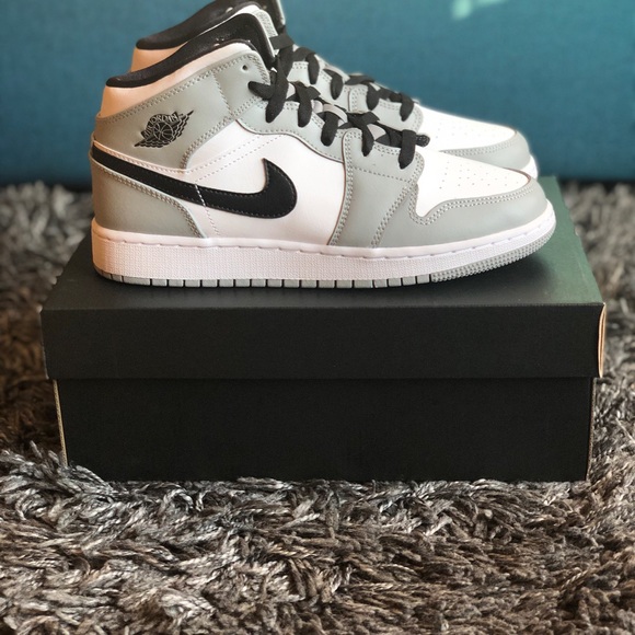 Jordan 1 Mid Light Smoke Grey - Picture 2 of 4